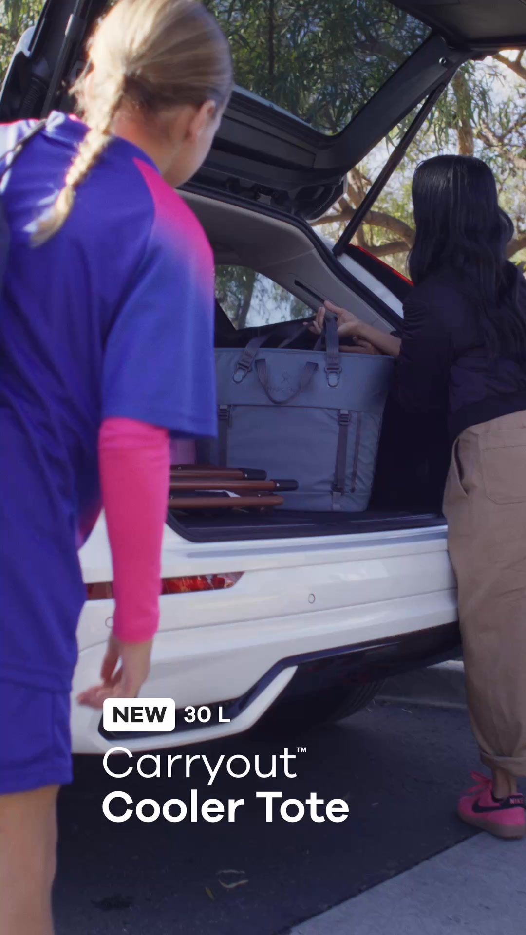 Fill it, tote it, own it. High-performance insulation in a slim, cooler style.