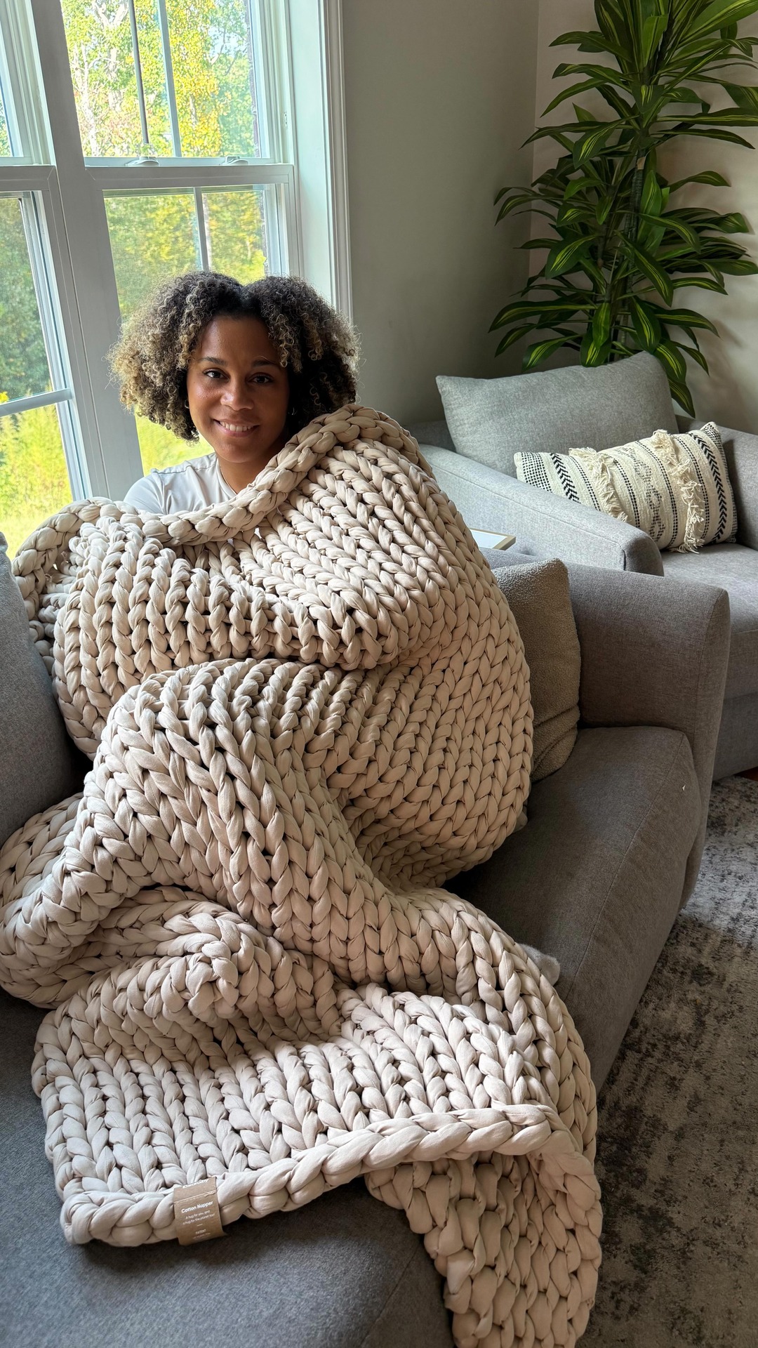 The @mybearaby weighted blanket helps melt away stress while keeping me cozy when I unwind. 

Calming, cozy, and sustainably made - it’s comfort on a while new level ✨

#bearaby #bearabyblankets #bearabynapper #lifestyle
