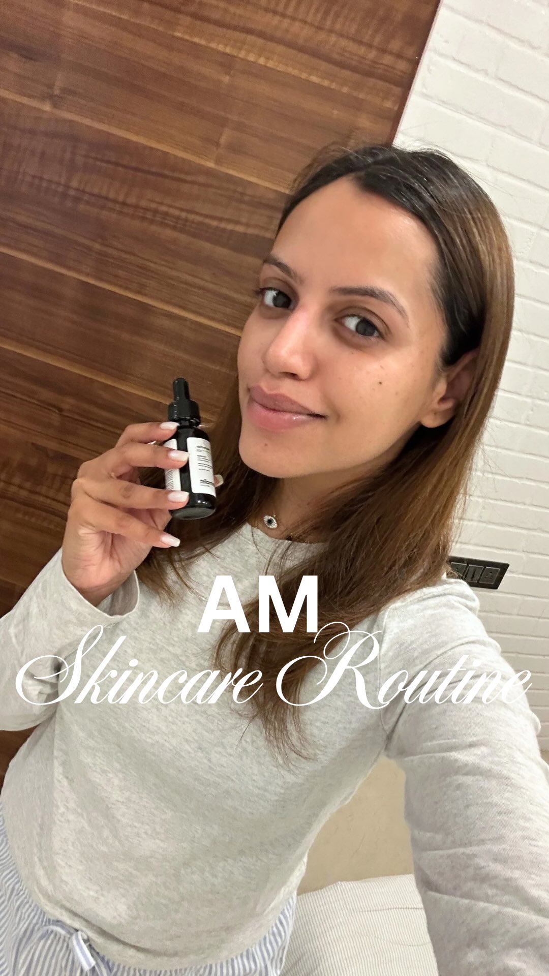 Its my new skincare favourite and its doing the job just Perfectly ✨🤍

#Ad Minimalist’s Niacinamide 10% - A perfect layer up to your morning or night skincare routine, super lightweight and keeps the skin oil free and gl