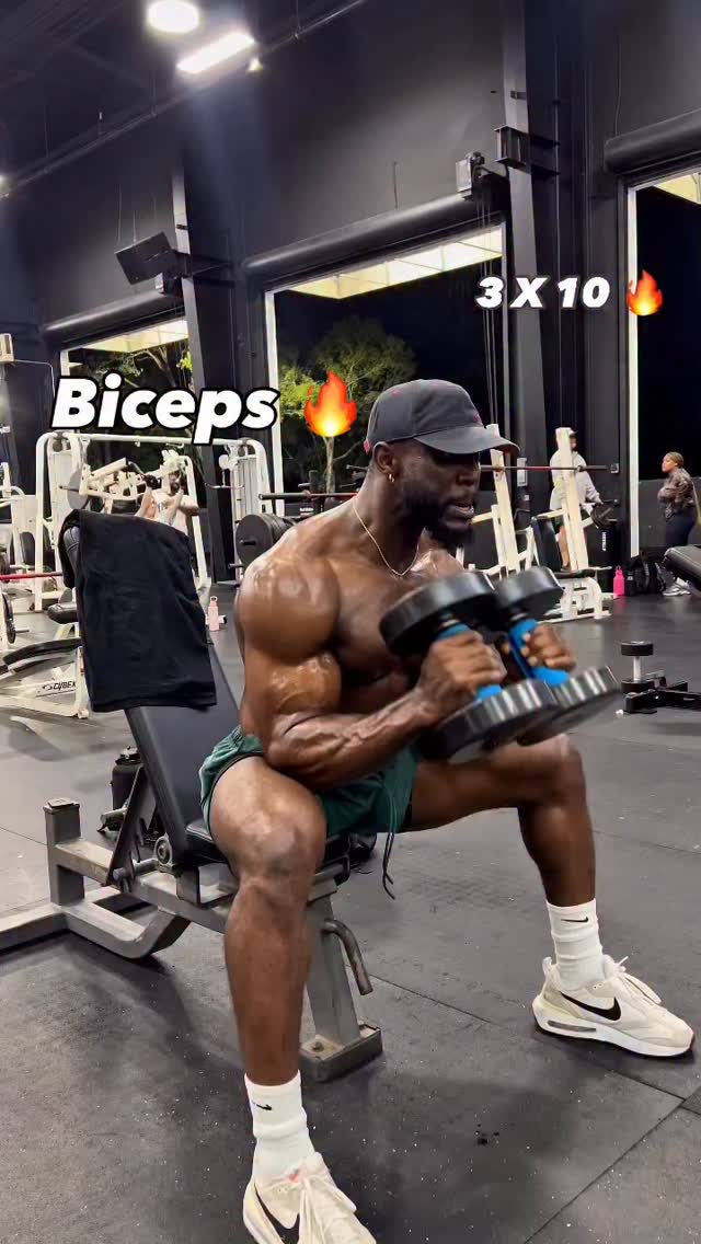 Want to grow or tone your arms??? Save & Try this workout 💪🏿. Arms were on 🔥😫

Using @fitbodapp 

Busy professionals, ready to change your physique & more this year? DM me the word “BUSY”

Tag & Share with a friend ❤️

F