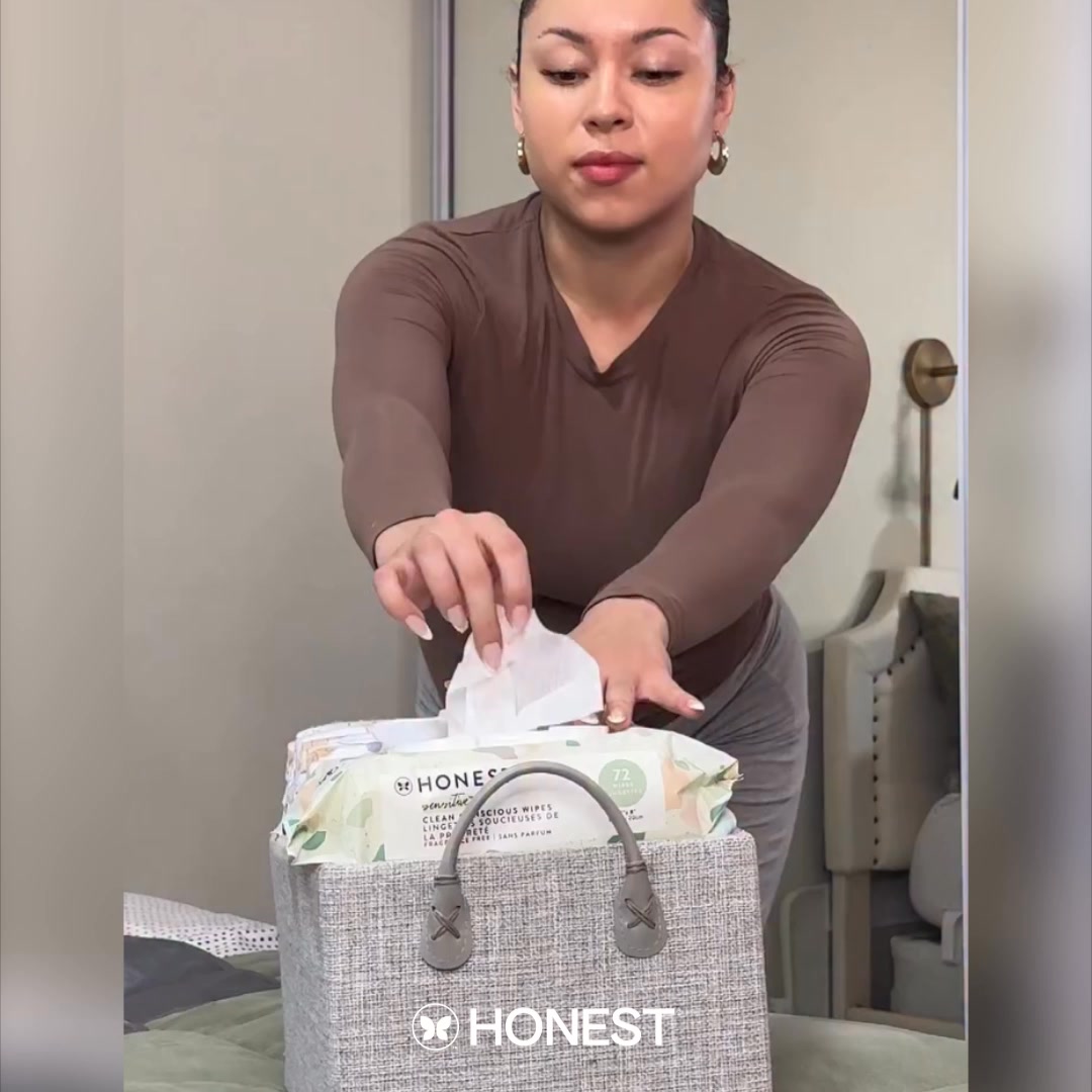 Toddler moms get it… wipes are a lifestyle 😅 Honest Clean Conscious Wipes are our go-to, gentle on skin but tough on messes 🤍