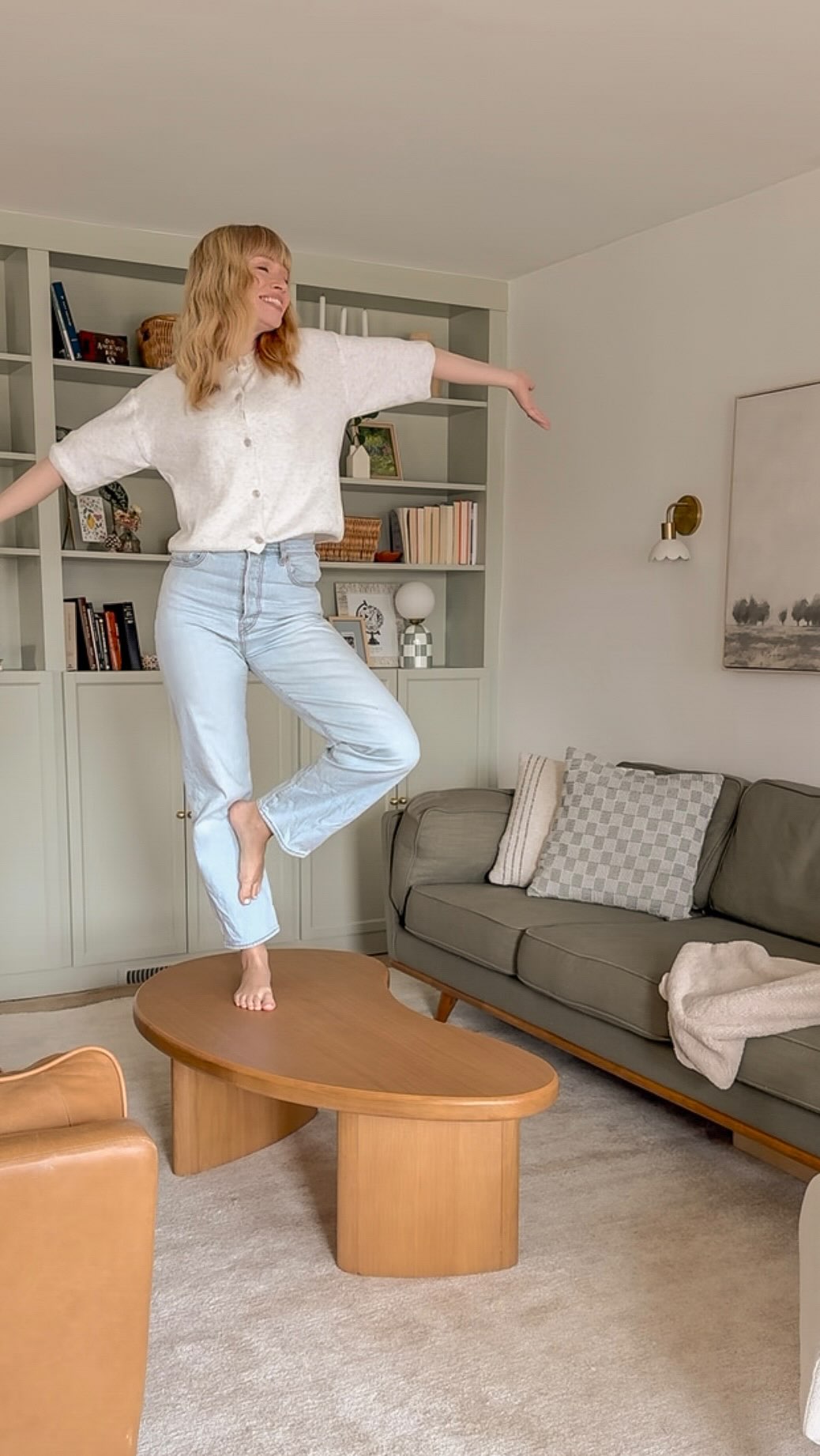 Style my new coffee table with me!! ❤️‍🔥
The first piece of furniture that i saved up for (years ago) was my @article Timber couch and now my home is covered in Article and I’m not mad about it 🙂‍↔️ Genuinely feel like t