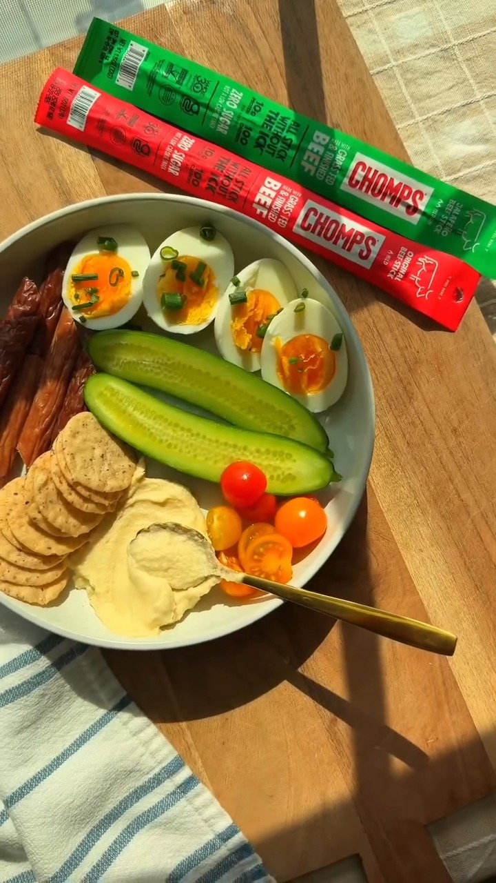 We’re loving this quick, no-cook lunch packing over 30g of protein from @dietitianwithtwins 

Who’s copying this recipe? 🙋‍♀️