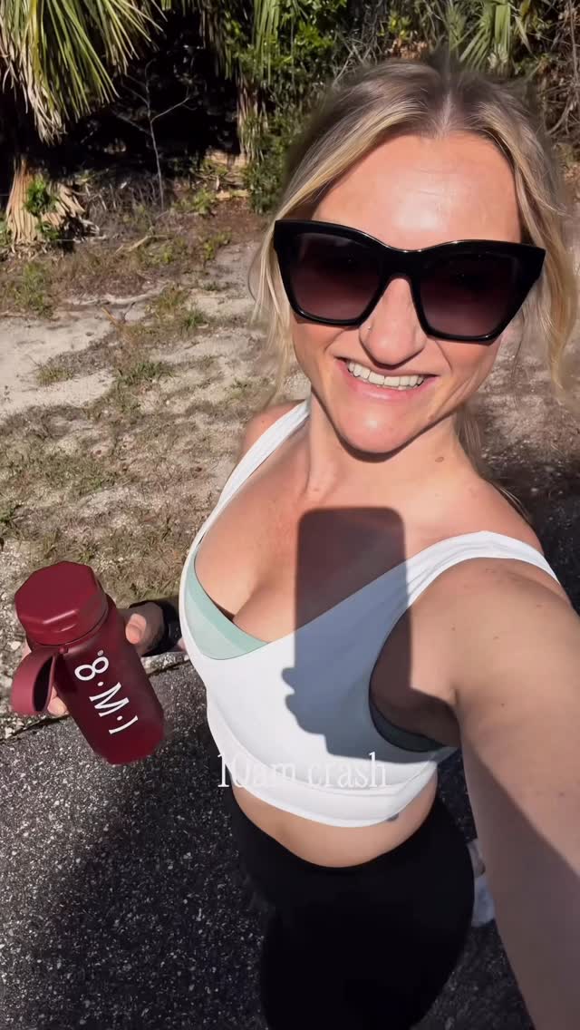 ✨I stopped needing a second coffee.

Not because I cut it out… but because I started paying more attention to what I was actually giving my body.

It’s not just about caffeine, it’s about getting the right nutrients cons