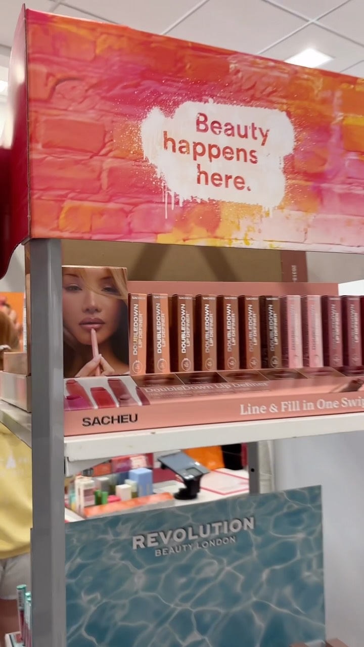 Why choose between a liner and lipstick when you can have both?👀💋
Shop @sacheubeauty DoubleDown now @ultabeauty 

#sacheu #sacheubeauty #sacheupartner #doubledown #makeup