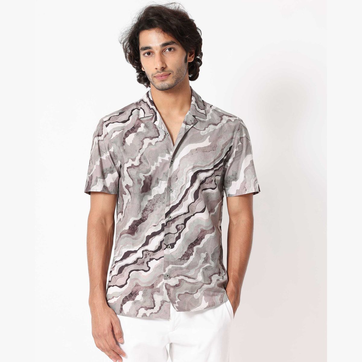 Experience the comfort and style of Rare Rabbit at unbeatable prices. Shop now and save upto 40% on your favorite pieces.