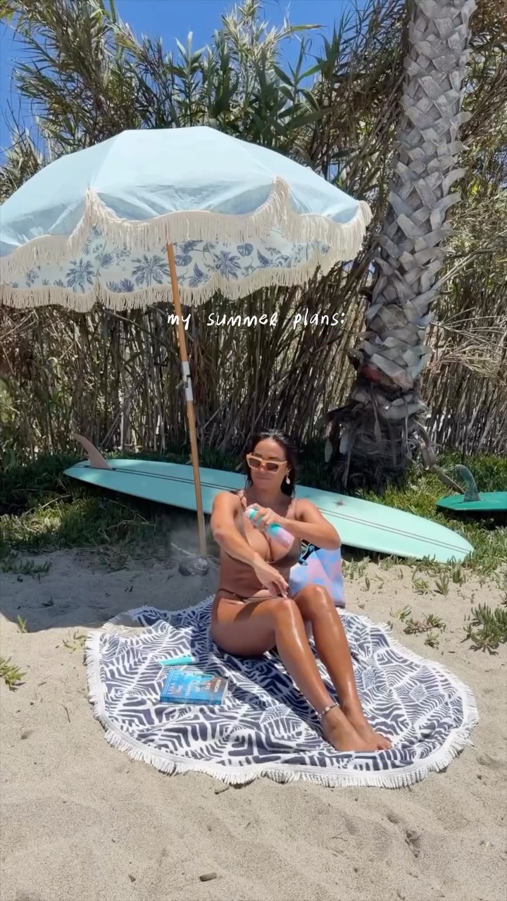 if you need me, this is where i'll be... along with @coola SPF that smells as good as a day like this feels 

#COOLAPartner #COOLALocals 🌊🩵