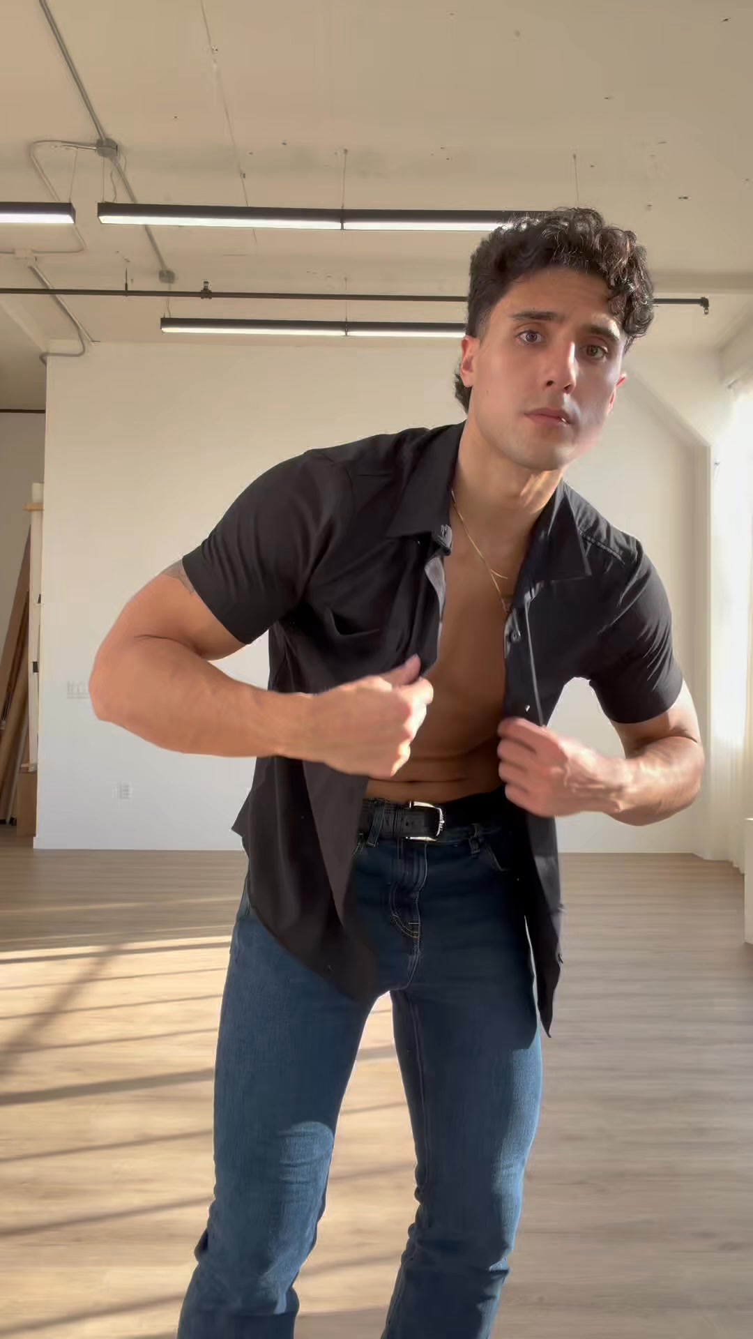Most button-ups feel stiff and hide your build. This one doesn't. The AO Button Up delivers insane softness, a tailored fit that actually makes your arms pop, and the versatility to work with jeans or slacks.