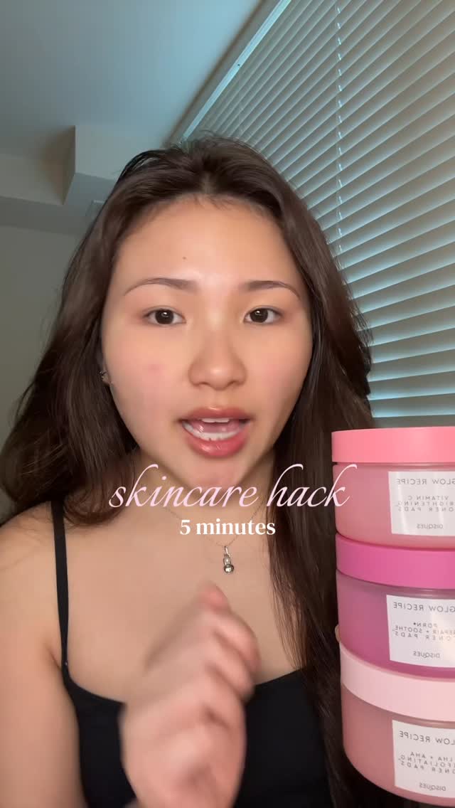 a game changer to my morning skincare routine 🩷

product: glow recipe vitamin c brightening toner pads

#tonerpads #skincarehack #glowrecipe #glowrecipepartner