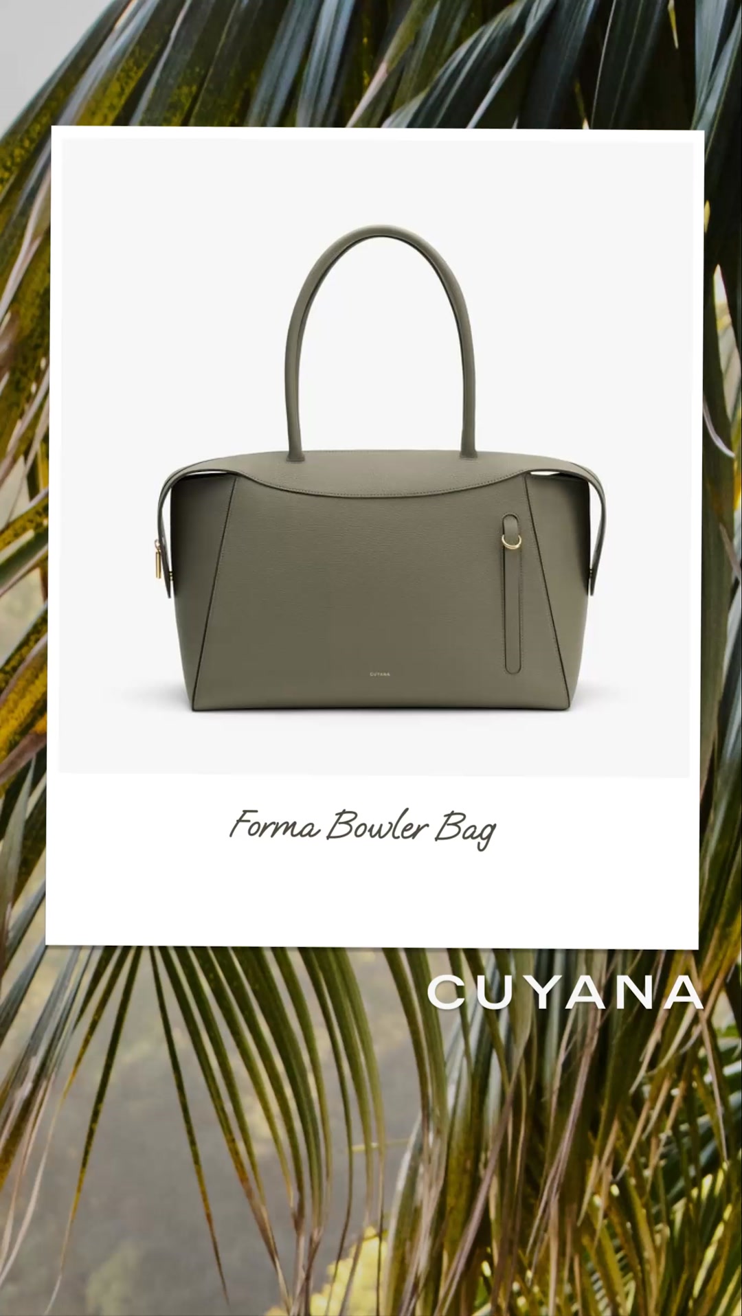From morning coffee to evening plans, the Forma Bowler Bag carries your essentials with ease. Classic, versatile, and made to last.