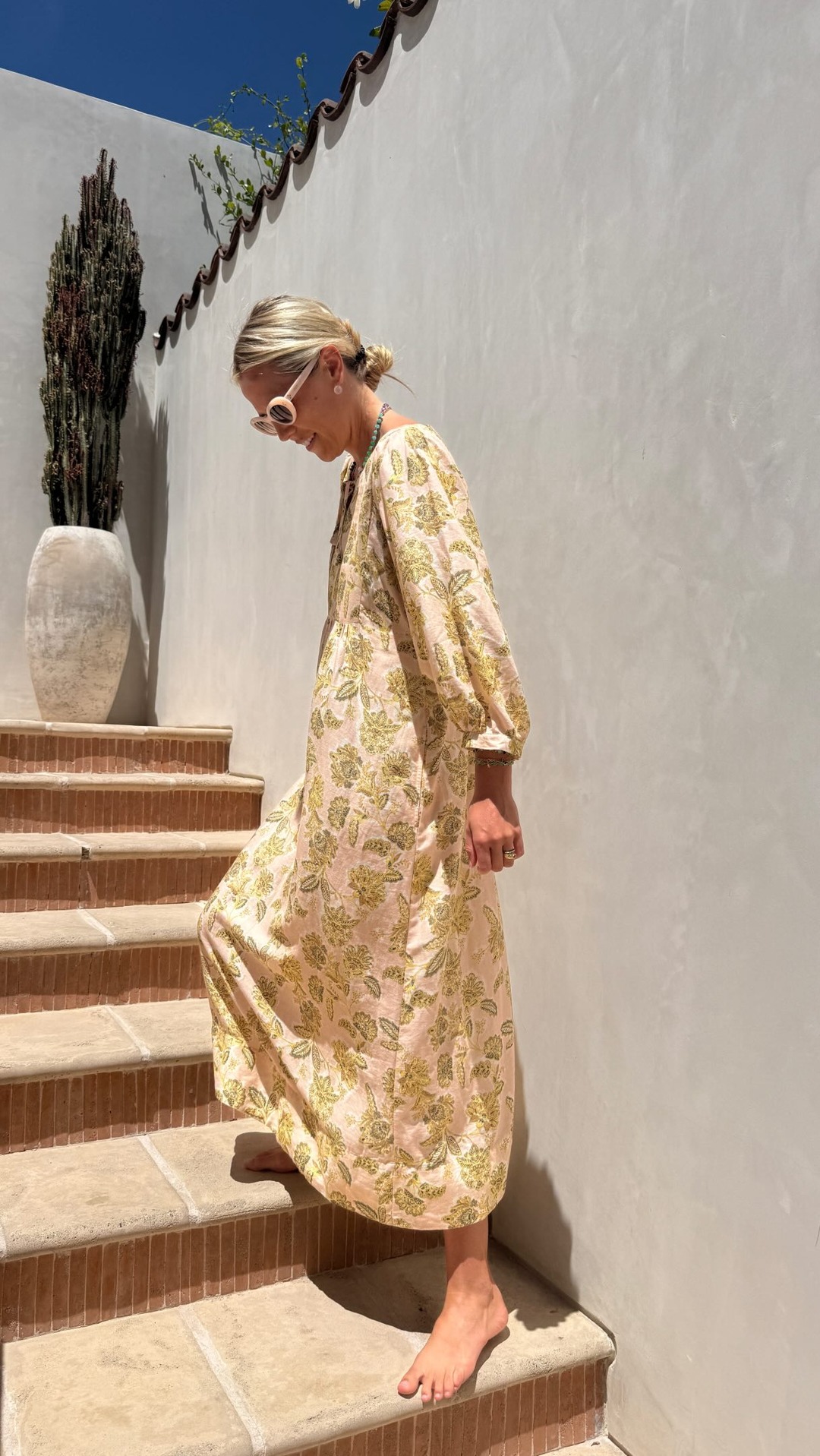 dress season is upon us so i’ve officially entered my summer dress era with this amazing @marinelayer dress🌸Comment ‘SHOP’ and I can send you it!!🌼 As a born-and-raised Californian, there’s nothing my body feels most at 