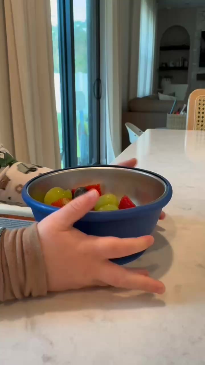 A suction that actually stays put?!

Our Stainless Steel collection is 100% plastic-free and built to withstand even the most determined toddlers!