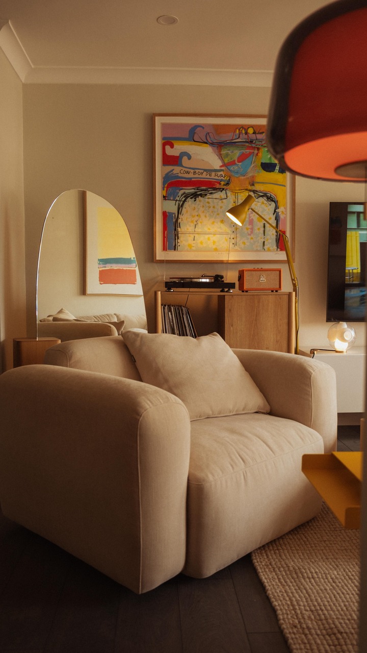 New armchair day 🫶�We recently added a new armchair from @koala and it’s been our favourite spot in the apartment ever since. So comfortable and incredibly versatile, the perfect place to relax, read a book, get a bit of