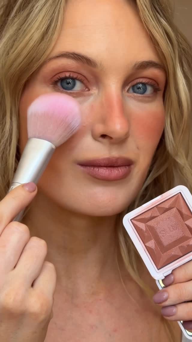 I love discovering a new blush and if I’m totally honest, I feel like it’s the one makeup product you can never have enough of. A blush shade can completely change the look of your makeup, so when I heard @rmsbeauty expa