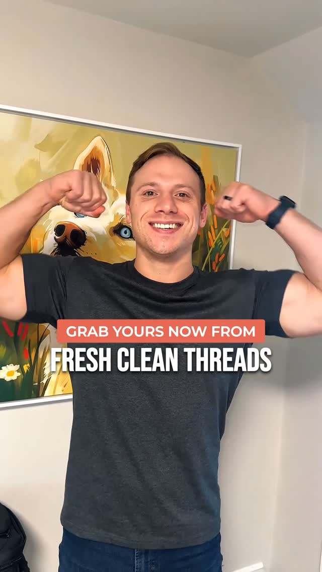 When one shirt works everywhere, you pack less and live more.😏 @freshcleanthreads nailed the everyday essential. 💪🏻🔥