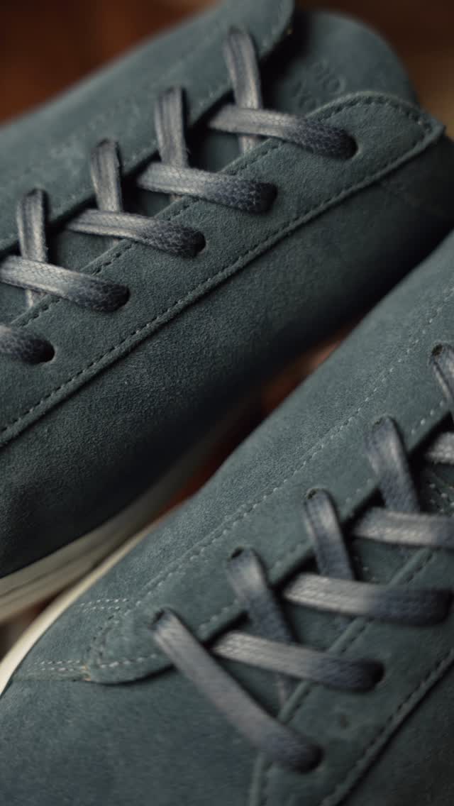 I am a sucker for all things indigo, and these capris check every box. @koio 
#luxurysneakers #heritagestyle #qualityoverquantity #timelessmenswear #koio