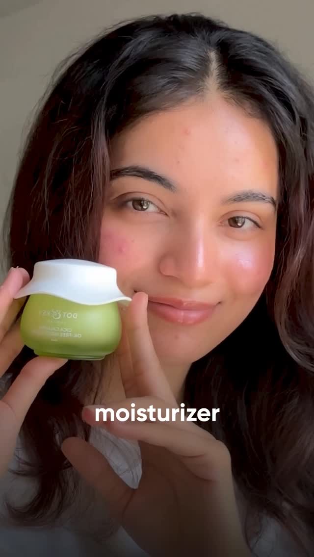 Keeping it simple with @dotandkey.skincare 🤍