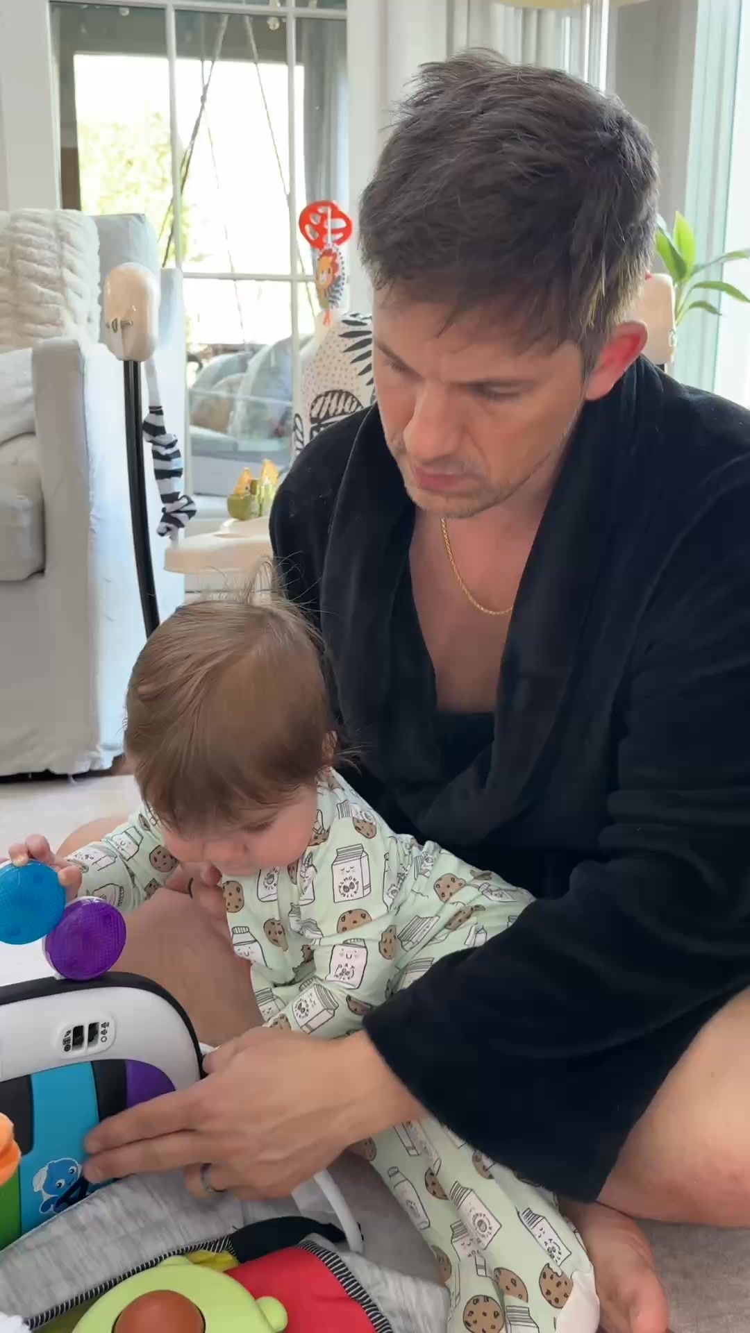 No overstimulation over here thanks to our @lovevery play kit 🙌🏼 #loveverypartner #lovevery