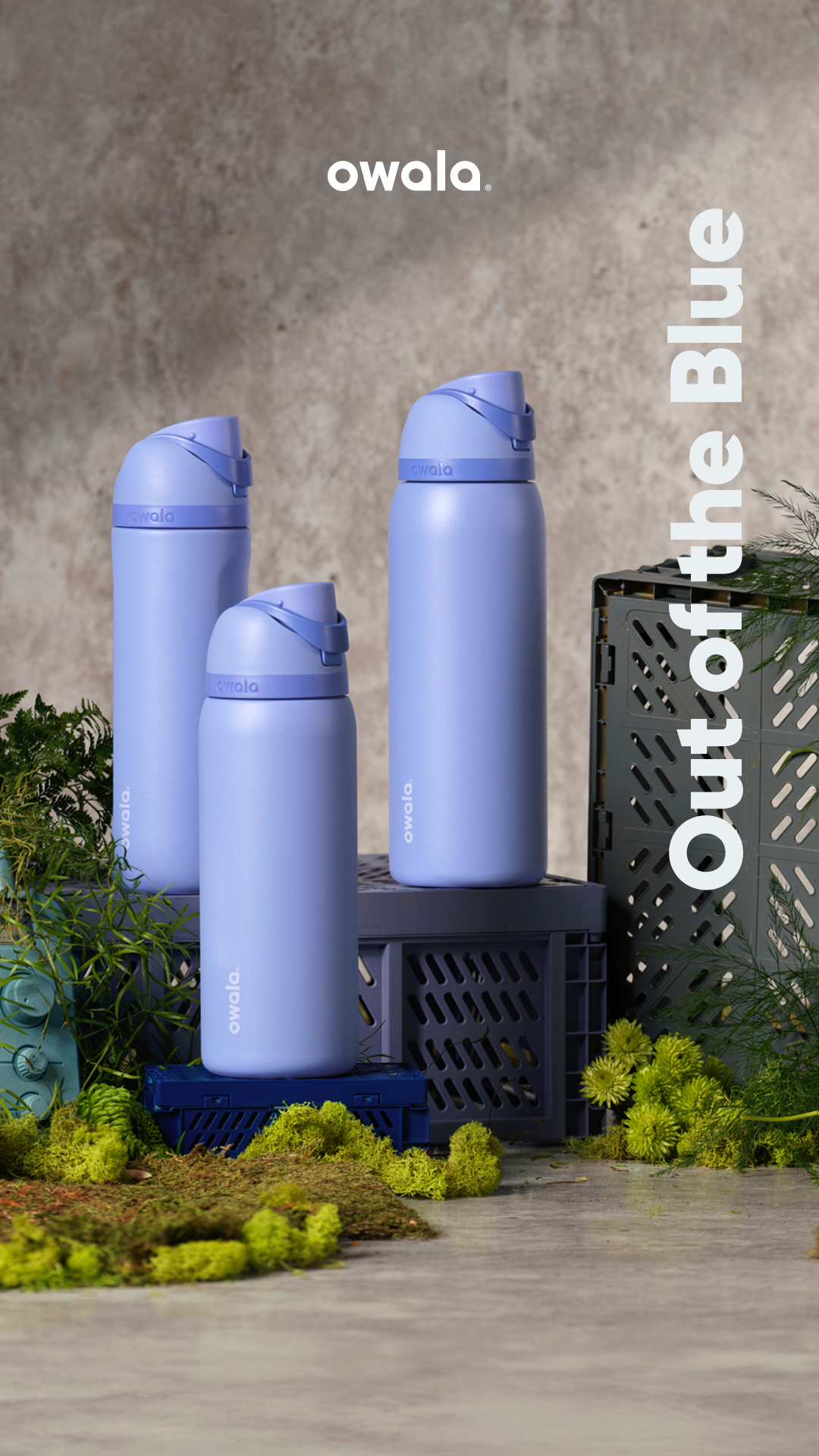 Without warning, this bottle is going to steal your heart. A monochrome marvel of serene blue hues, it’ll make you want to take it easy and stare into the infinite sky. Or at least, take a sip of some cool, clear water.