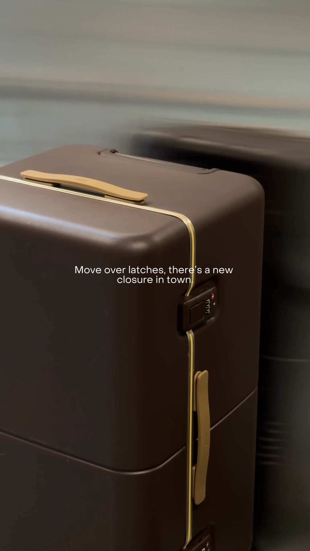 You asked. We built it. Trunk-style packing with a zip closure, 90L of space, and CaseSafe tracking built in. The Checked 80/20 is finally here.