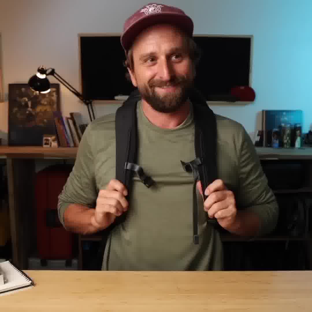 Our bags separate work and play, so you don’t have to store your laptop with your gym gear, or your thermos with your notes.