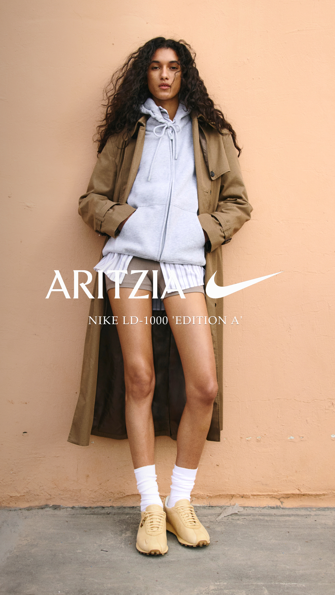 Now in a new Sesame colourway with an Aritzia-exclusive star charm. Get these on your feet.