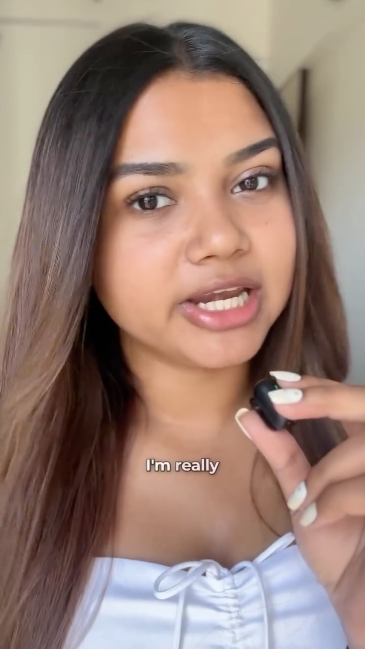 If this offends you… good. 👀
Sunscreen kabhi kabhi lagane se tanning nahi rukti.
It’s not the SPF — it’s your inconsistency.
Minimalist SPF 50 = lightweight, no white cast, moisturiser + sunscreen in one.
Use it daily. R
