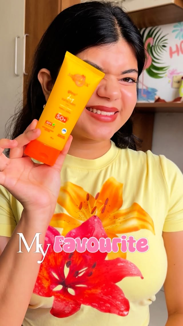 Glow ✨like this everyday 🎀with the @aqualogica.in glow plus dewy sunscreen 🫶🏻❤️

This has got ingredients like vitamin c Hyaluronic acid and much more, perfect combination of ingredients that too under budget🫶🏻💕

#aqualo