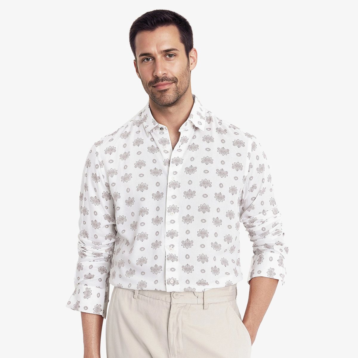 Experience the comfort and style of Rare Rabbit at unbeatable prices. Shop now and save upto 50% on your favorite pieces.