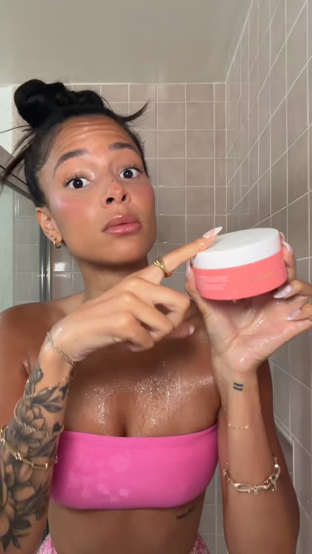 big sister advice on how to smell like an angel 💕with @bushbalm (that I stole from my sister) two steps that make you smooth and smell yummy for days 
discount code: KYRA25