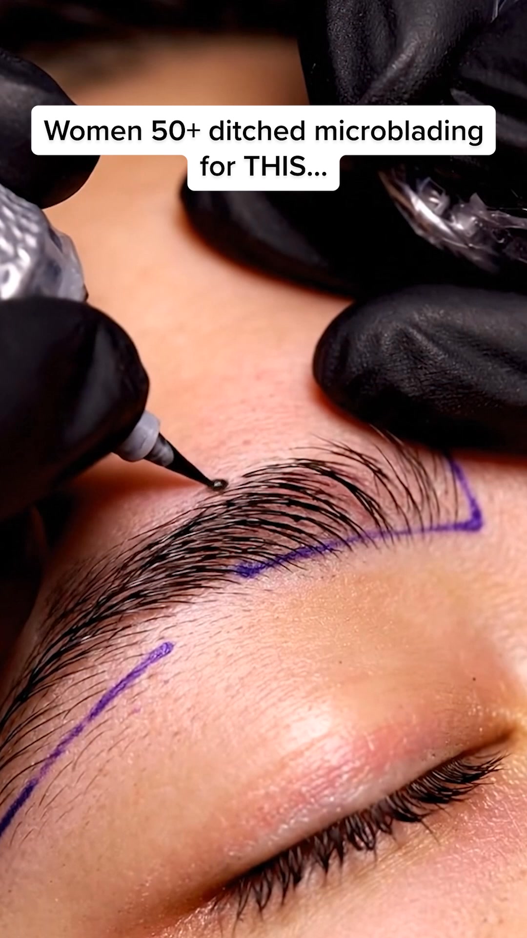 Getting your best brows doesn’t have to be hard with Instant Brow Fix™ Semi-Permanent Eyebrow Gel! Get the look of naturally full, defined brows with a lightweight, never-crunchy gel that never leaves behind residue. ✨