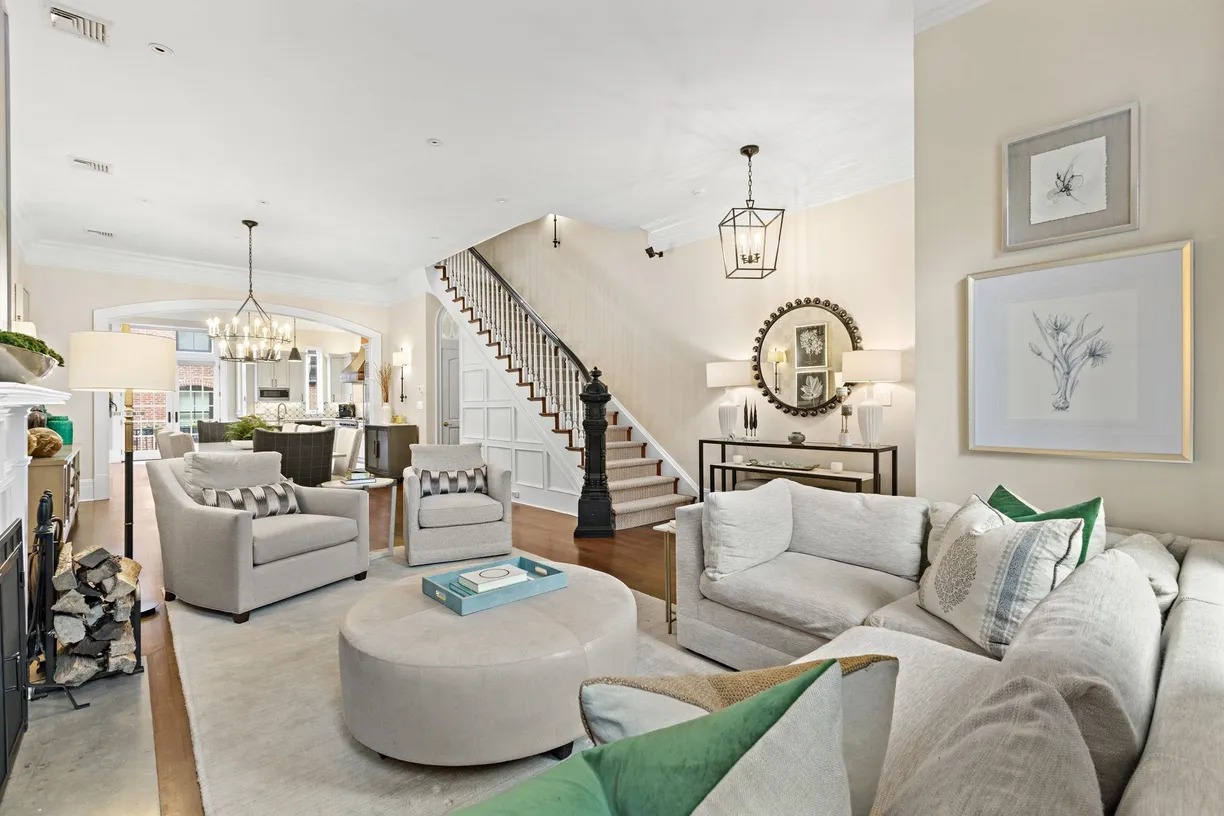 {{home_listing.city}}, {{home_listing.region}}📍
