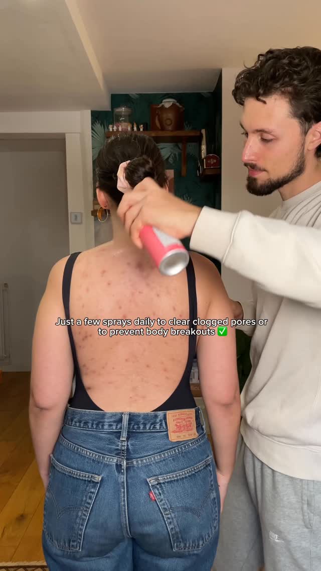 ad| I’ve been using the Clarifying Bacne Spray for about a year and a half now, and it’s one of those products I keep coming back to 🥰 @clearstart 

It really helps keep my skin clear, especially after workouts or in the
