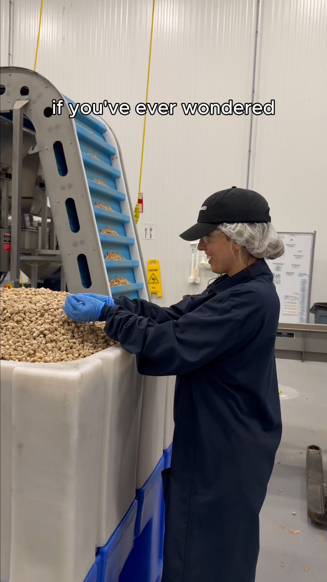 I was fortunate enough to be invited to the @spotandtango factory to see what REALLY goes into the dog food we give our dogs :microscope:Truly one of the most fascinating things I think I’ve ever seen and so excited to t