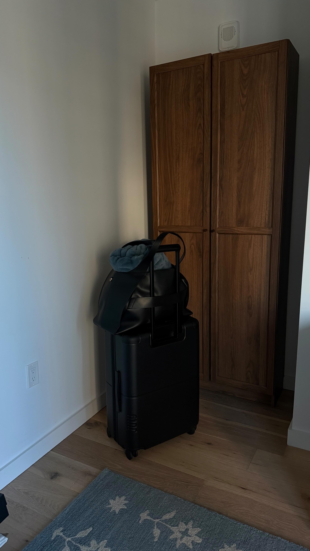 I've always wanted to look chic while traveling and thanks to @july I think it's my time to shine 🤭