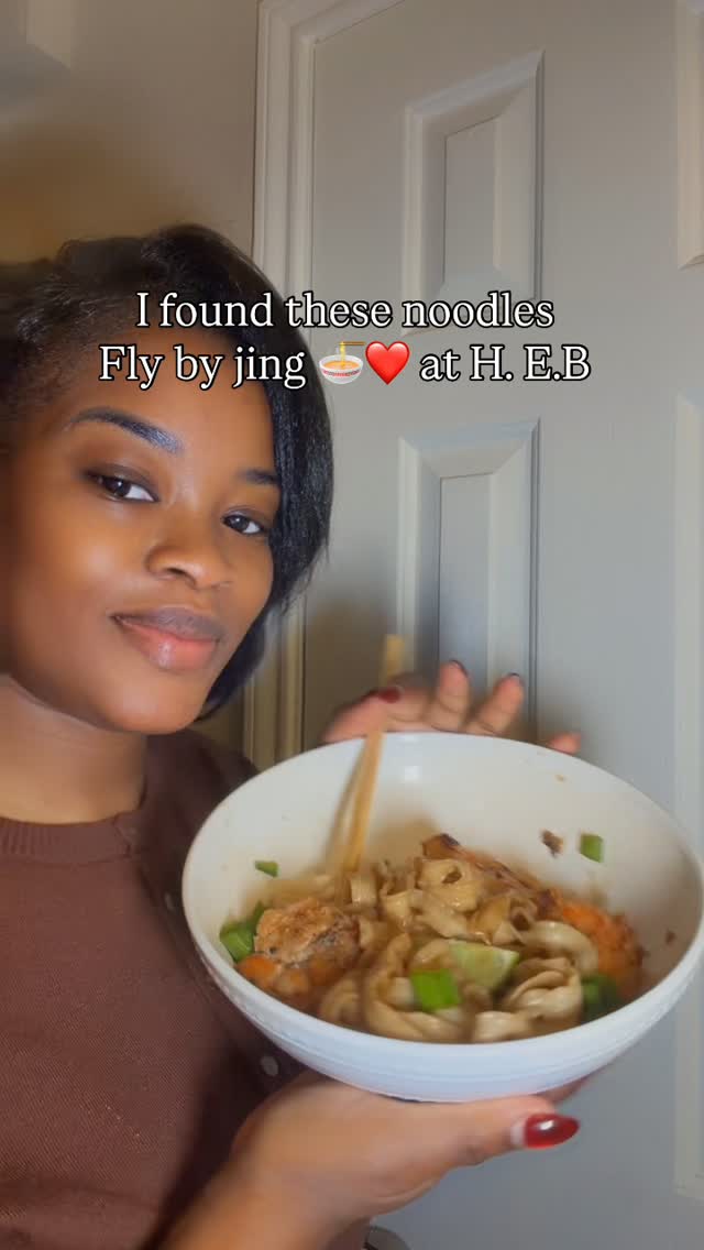 I went to @heb and found @flybyjing noodles 👀
Made chili crisp shrimp noodles and… WOW.
If you see these at @flybyjing HEB grab them immediately.😋🥰🔥
#heb #flybyjing #noodles #chilicrisp #easymeals groceryhaul homecooking