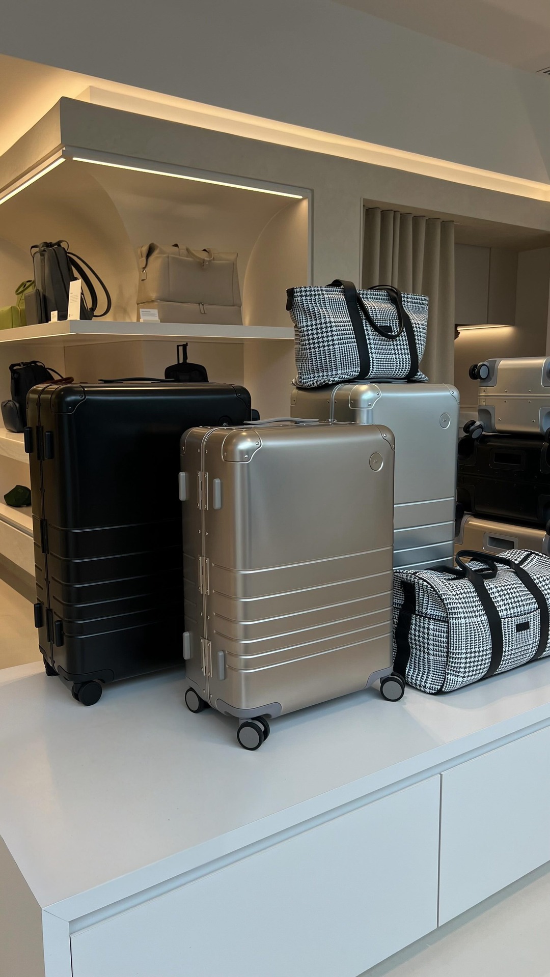 Skip the holiday shopping stress with @monostravel 🧳🖤✨

🖤
.
.
.

#fall #monostravel #november #holidays #giftguide #shopping #travel #pinterestaesthetic #luggage #giftideas #giftsforher #giftforhim #gifts #christmas #chr