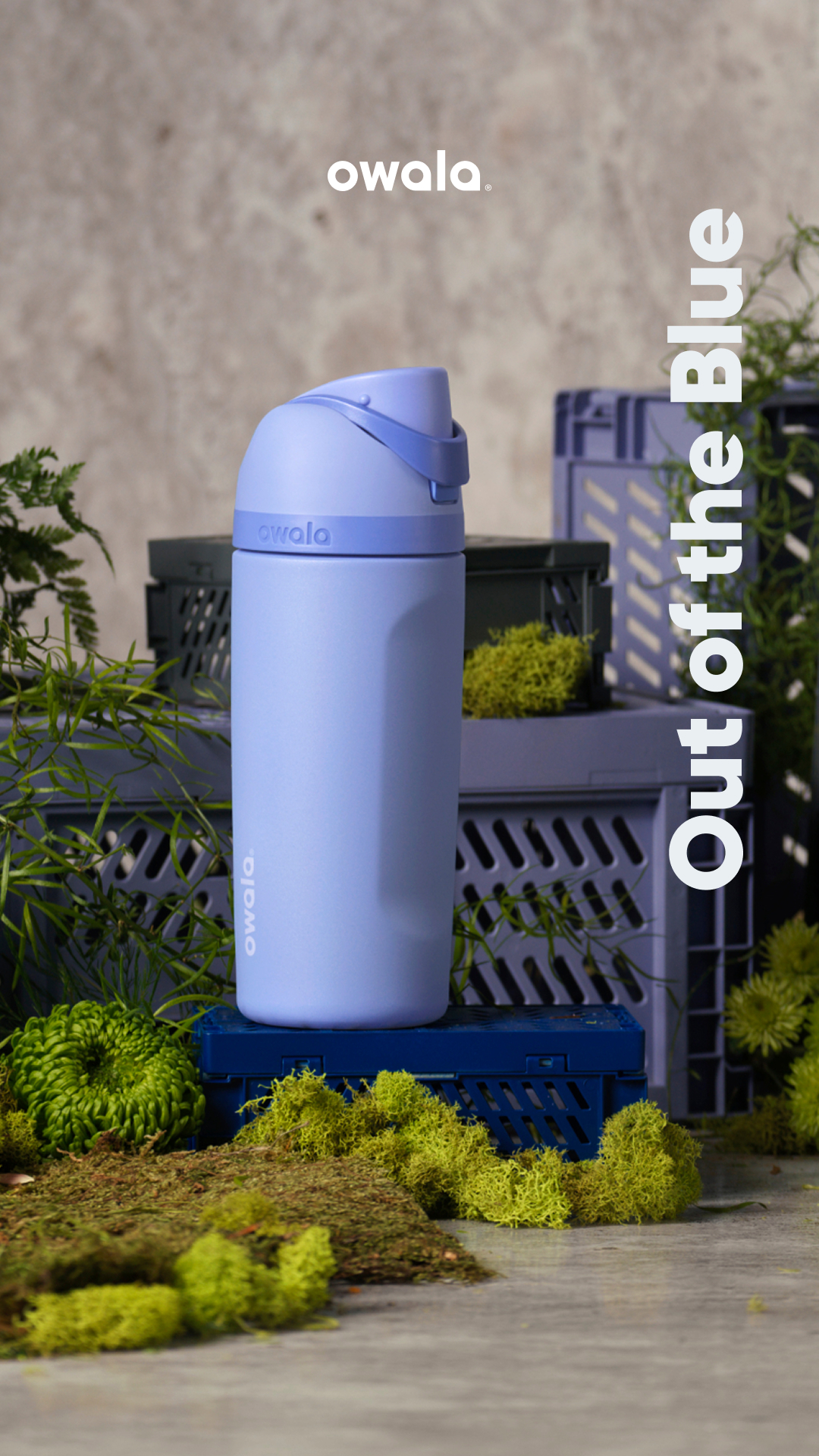 Without warning, this bottle is going to steal your heart. A monochrome marvel of serene blue hues, it’ll make you want to take it easy and stare into the infinite sky. Or at least, take a sip of some cool, clear water.