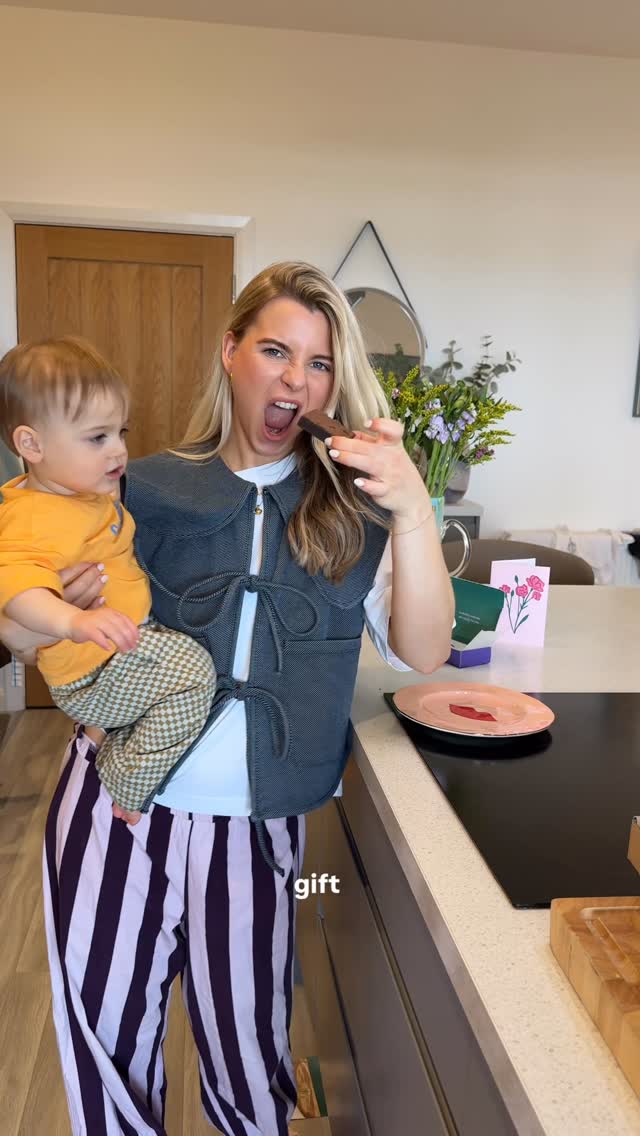 AD | what do you think is the best gift for a new mum ?🍫🍫🍼🍼🍼 @bloomandwild