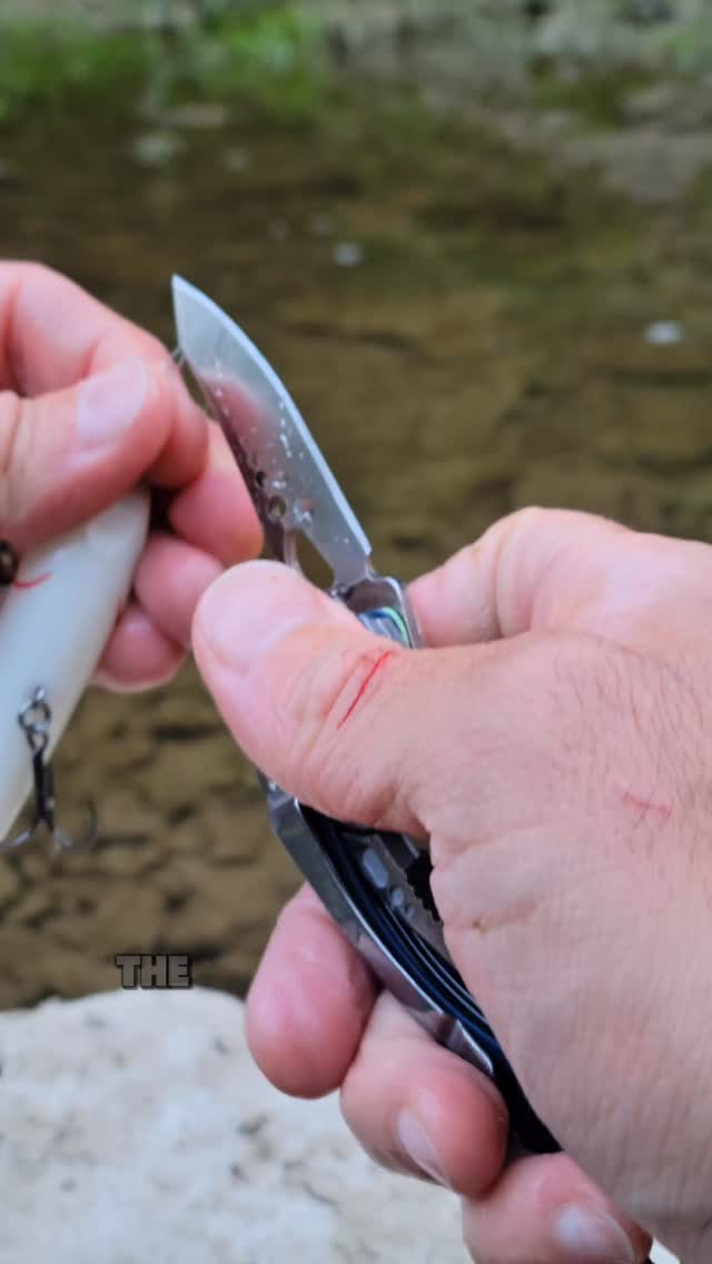 If minimalism is what you’re looking for then the Skeletool CX is what you need 🎣 
#leathermantools