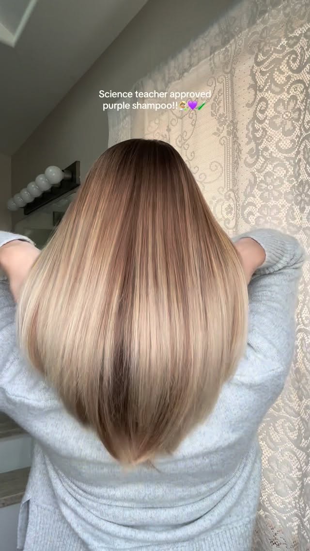 Okay I’m back on the purple shampoo train and yes, there will be a quiz later 🧪 thanks to @k18hair and their new TripleBright purple shampoo!! 👏👏 

Consider this your at home experiment to prevent against future brass: p
