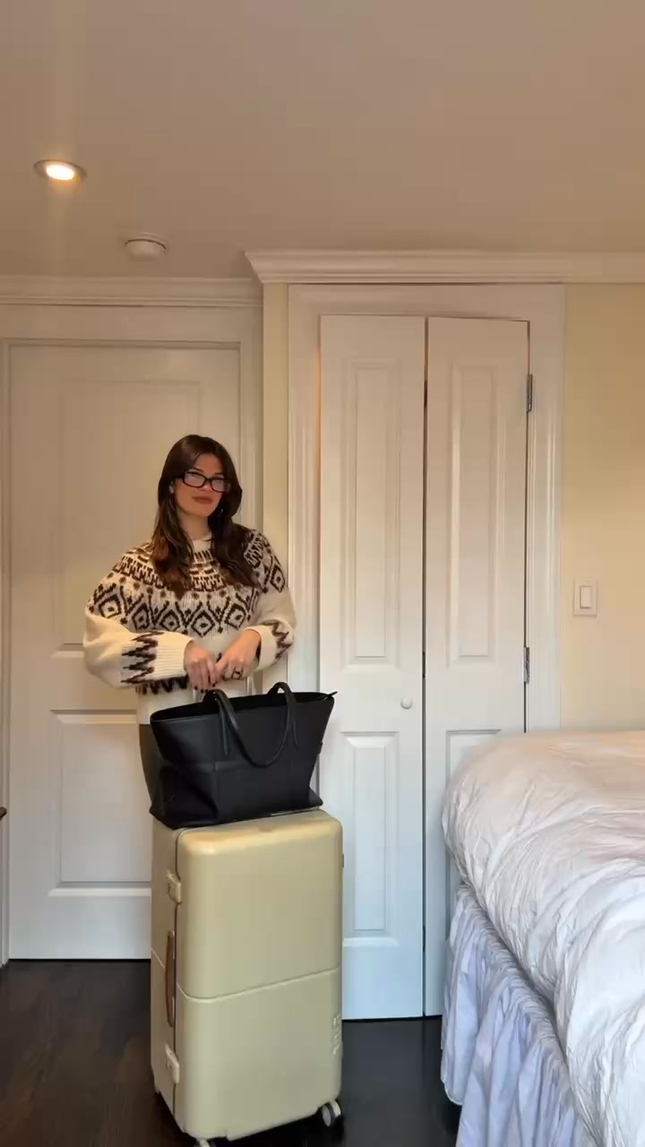 July's Eden Collection is my new travel essential. The leather tote is perfect for work, and the trunk-style suitcase makes packing so much easier. No more digging through a mess and everything has a place now. Built-in 