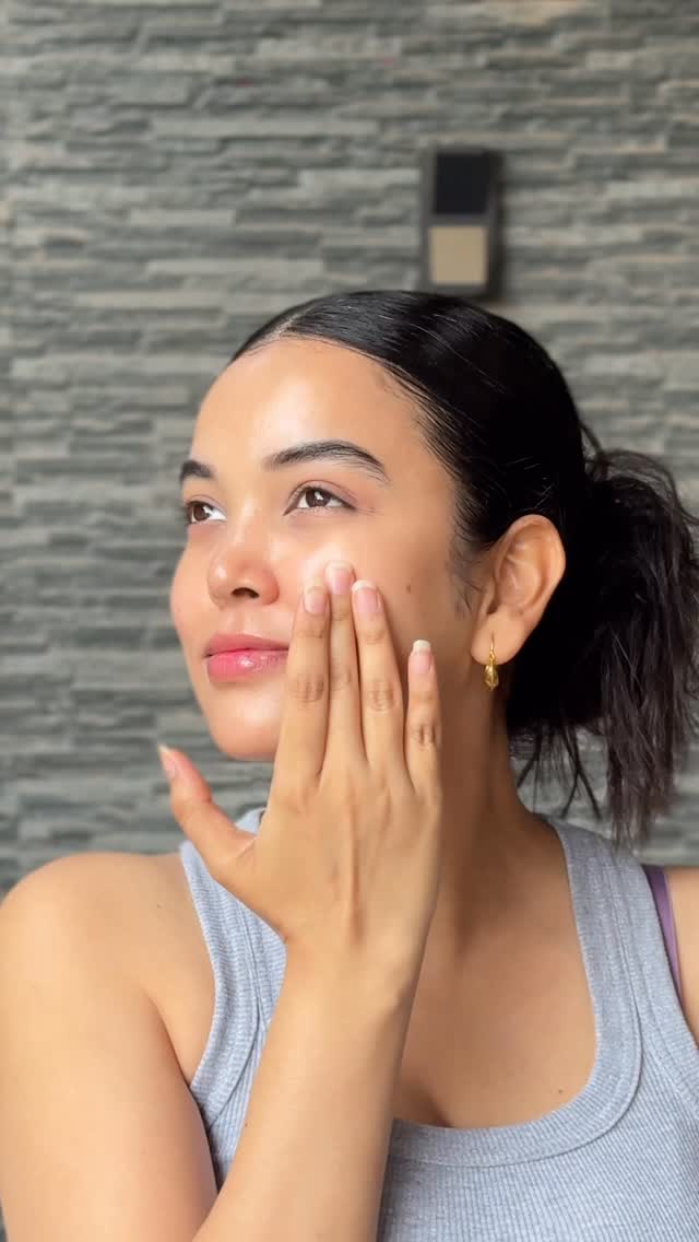 Pollution, stress, hormones? My skin said no.
PDRN said yes ✨
Currently obsessed with @foxtaleskin Cell Renewal Collagen-PDRN Serum. 
It’s lightweight, hydrating, glow-giving.
Firm, plump, radiant skin on repeat.

.
.
.
