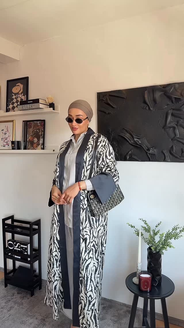Two piece + abaya = perfect combo to elevate your look. | AD @aabcollection 

#abaya #twopiecesets #cotton #modestfashıon