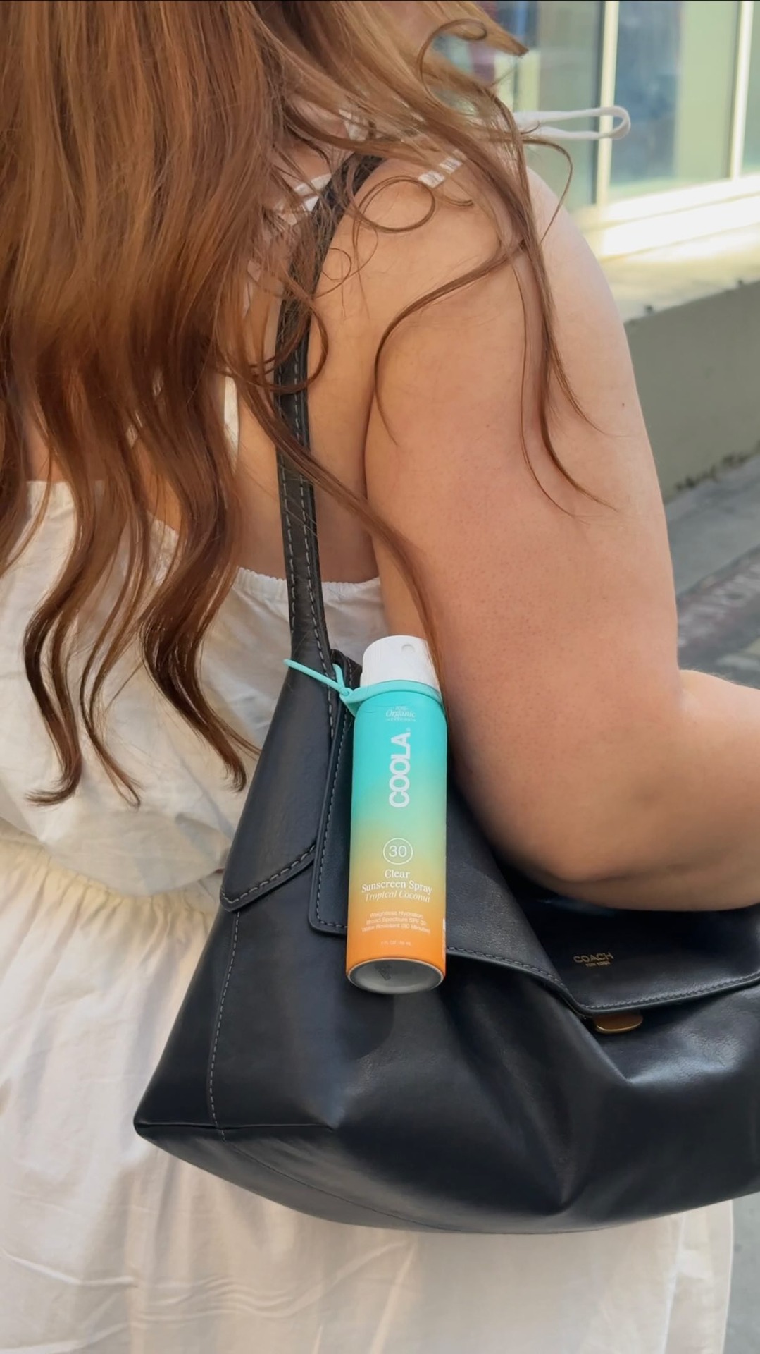 an SPF reapplication I actually look forward to 👀 @coola Clear Sunscreen Spray in the scent Piña Colada is my fav! 🍍🍹#CoolaPartner #fragrancemist #sunscreenmist #spf #COOLALocals