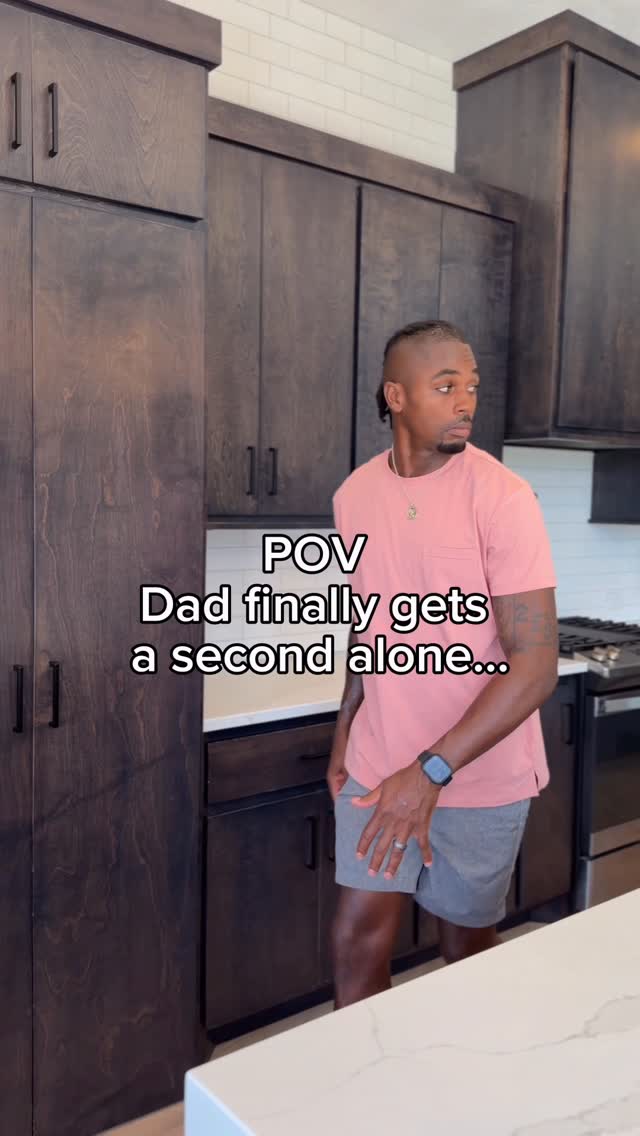 #chompspartner You try to enjoy ONE Chicken @chomps in peace… 😂

Apparently hiding in the pantry isn’t enough when you have kids.

Chomps just launched their new Chicken sticks and I finally got my hands on them. They co