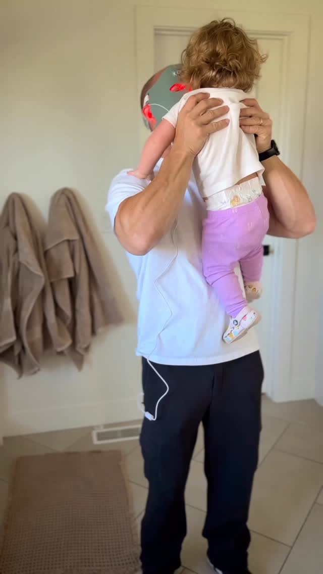 Something I am learning in my 40’s: dads need skincare too! So for Father’s Day, Abby not so subtly told me that my face could use a little support. So being the supportive wife she is, she got me the @Omniluxled Men mas
