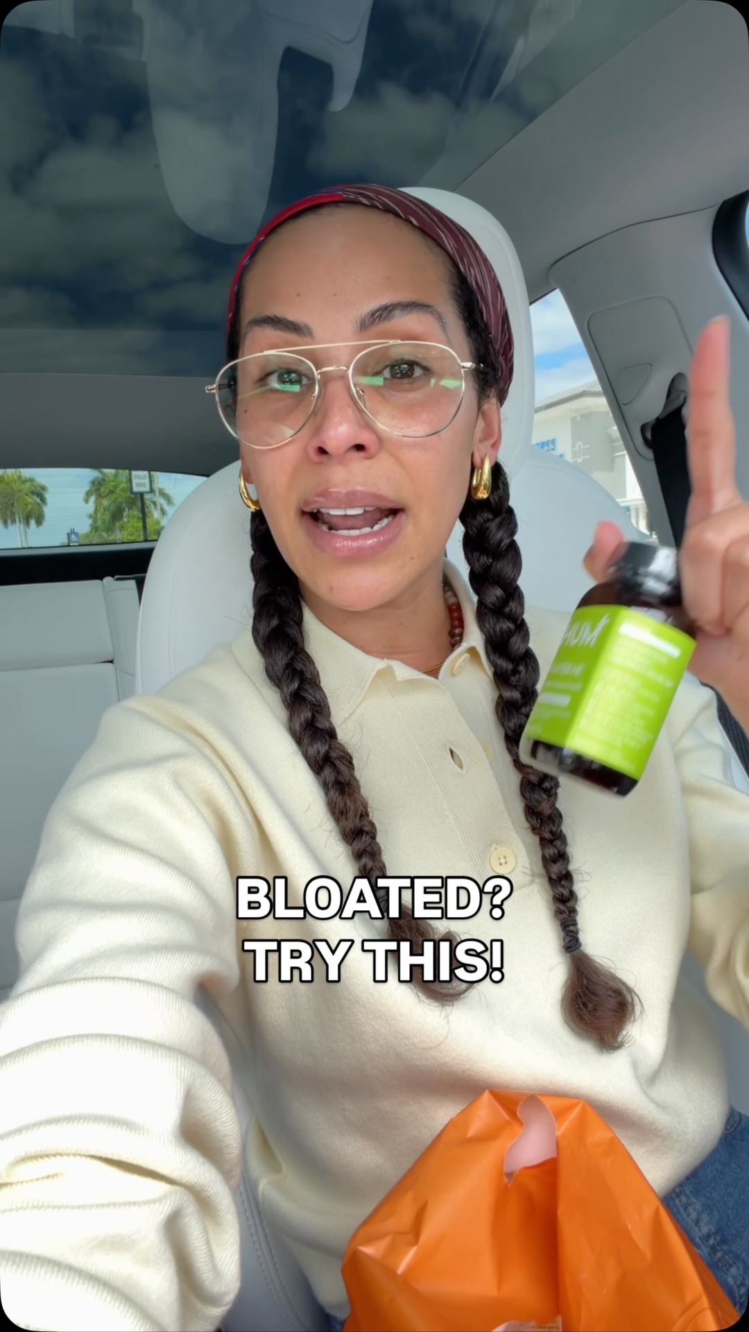 How to debloat fast 🤍 @humnutrition Flatter Me has been my go-to lately. I take 1 capsule with a meal and it breaks down food, supports digestion and helps with nutrient absorption. 

The fact that it is clinically prove