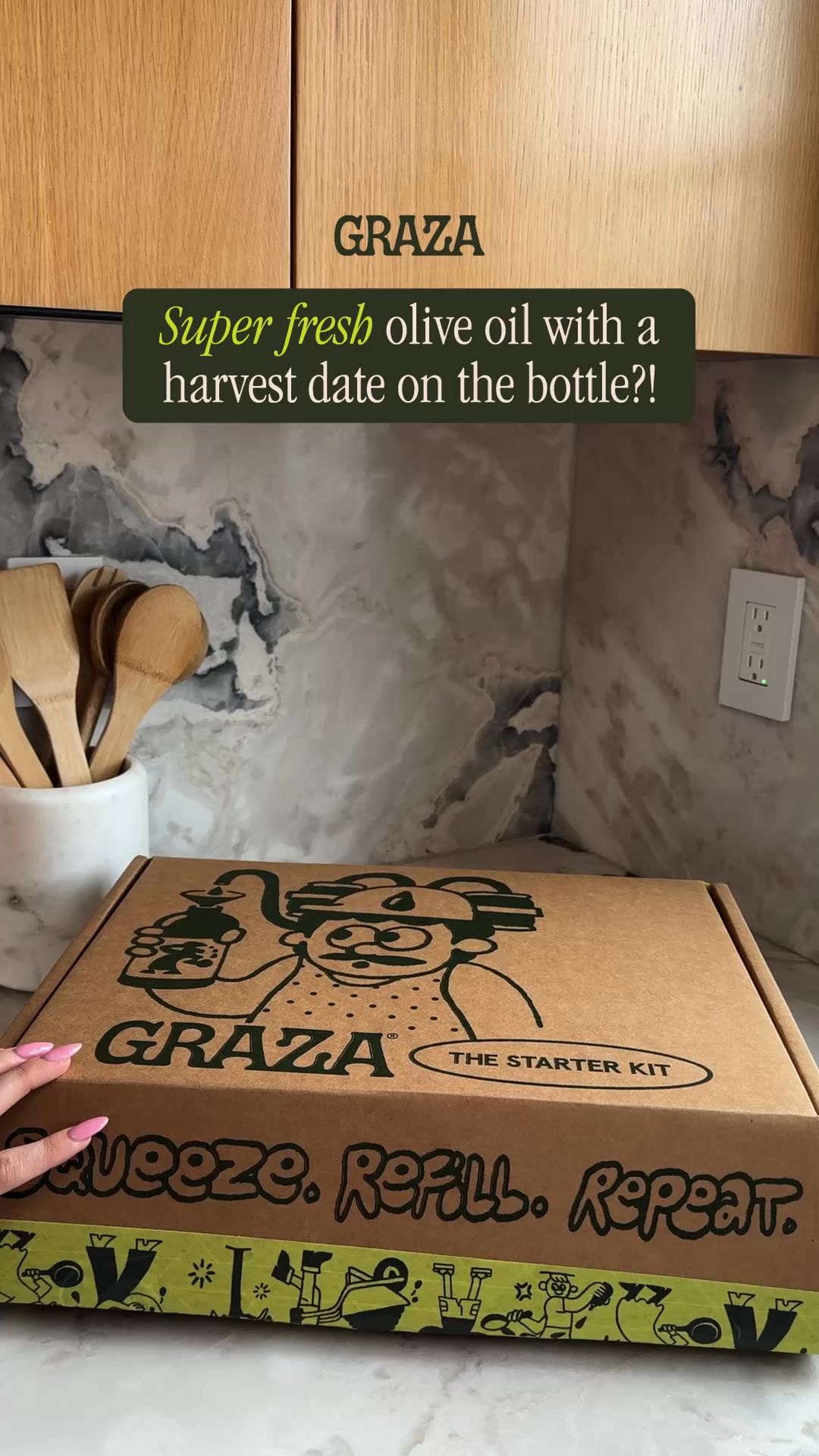 The “Starter Kit” is the best way to get started with Graza! You’ll get: 
🫒Drizzle & Sizzle 
🫒Two refill cans
🫒A free funnel for easy-peasy refilling!