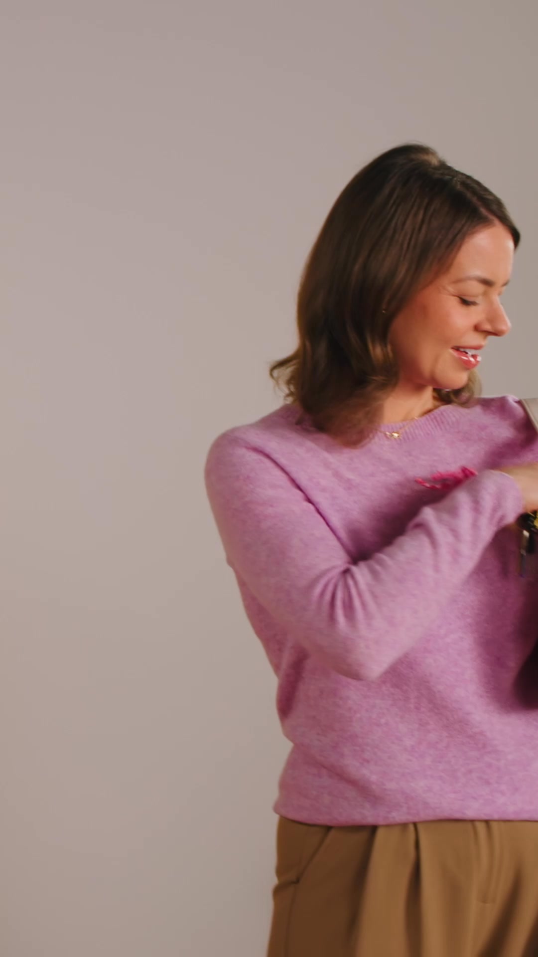 Not your average cat litter.
PrettyLitter locks in odors and helps you keep tabs on your cat’s health by changing colors. It’s the smarter litter choice.
